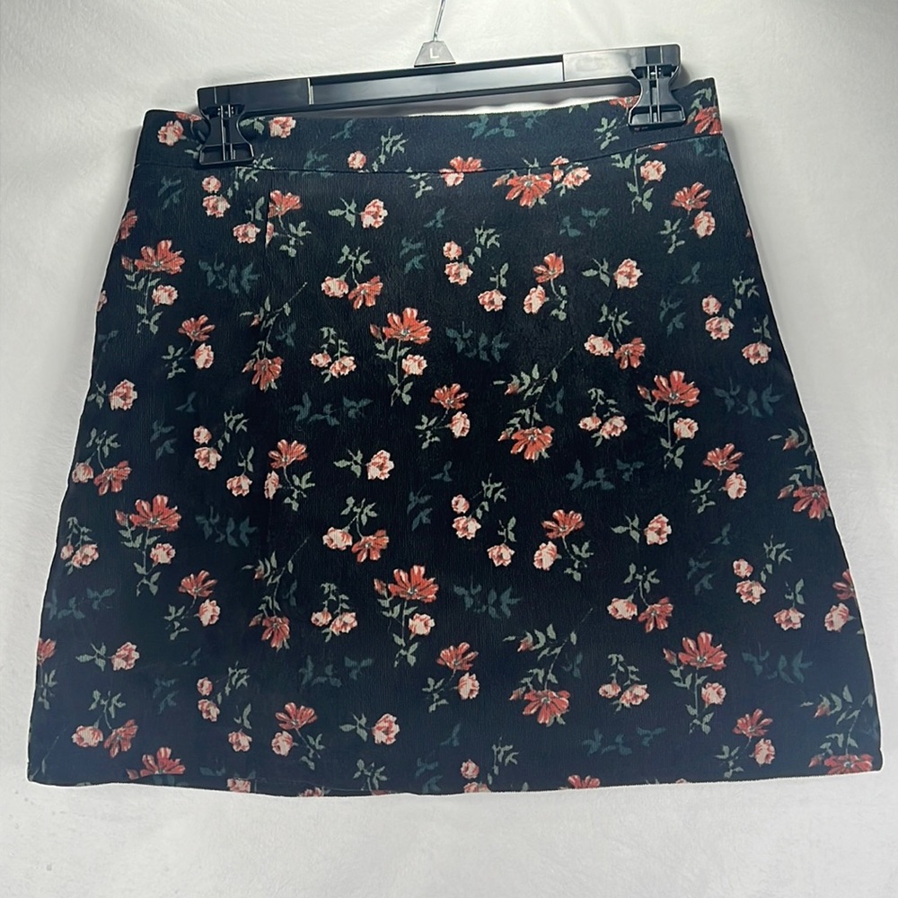 Floral kind of corduroy skirt/skort